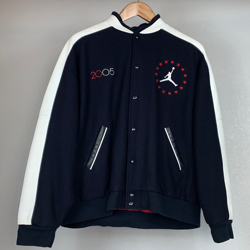 XL Men’s Jordan’s white and navy leather with fabric jacket
